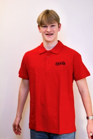 Rød Tennisskjorte m/sort brodert logo